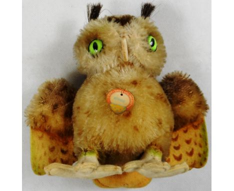 Steiff owl "Whittle". 15cm high.