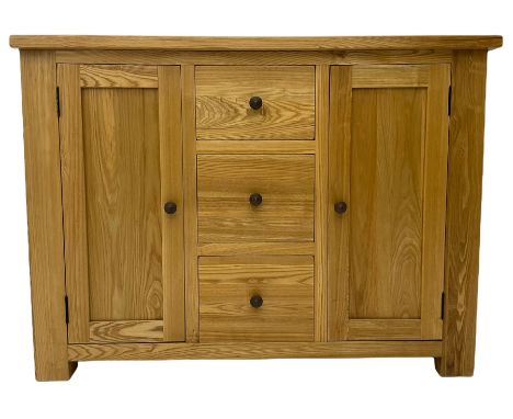 Light oak sideboardDimensions: Height:&nbsp;81cm&nbsp; Length/Width:&nbsp;108cm&nbsp; Depth/Diameter:&nbsp;51cm