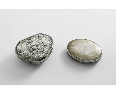 A GEORGE I OVAL SNUFF BOX with a pull-off cover, engraved with a central cartouche &amp; borderwork, maker's mark partially u