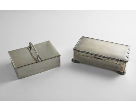 AN EARLY 20TH CENTURY DUAL-COMPARTMENT CIGARETTE BOX plain rectangular with a fixed handle and cedar-wood lining, by Adie Bro