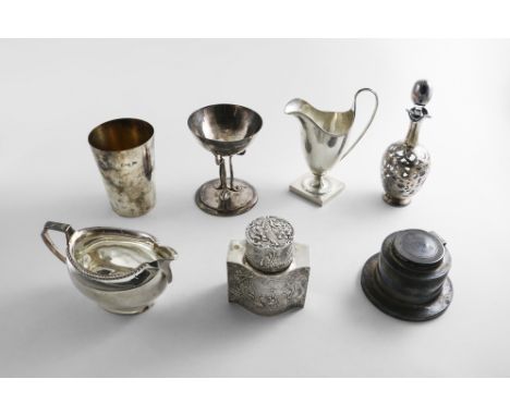 A MIXED LOT:- An Edwardian beaker, gilt interior, initialled, by Walker &amp; Hall, Sheffield 1902, an overlay glass scent bo
