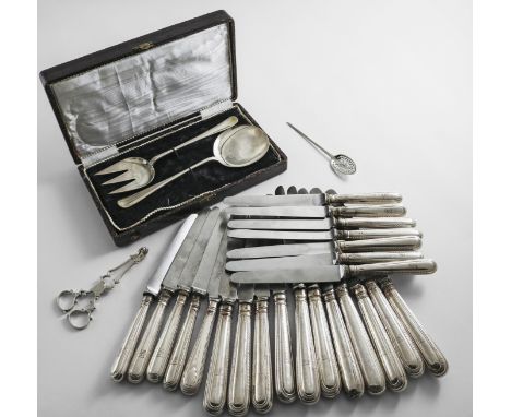 A COLLECTED OR HARLEQUIN SET OF ANTIQUE FEATHER EDGE PATTERN TABLE KNIVES and eleven side knives (all with later stainless st