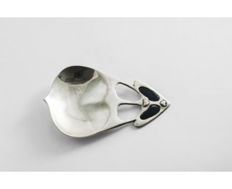 AN EDWARDIAN ART NOUVEAU CADDY SPOON with a heart-shaped bowl, tapering towards on openwork handle with two small chased hear