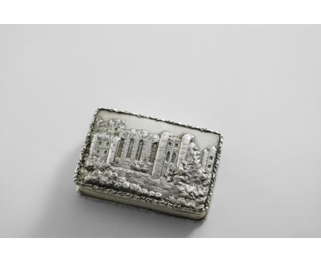 AN EARLY VICTORIAN RECTANGULAR "CASTLETOP" VINAIGRETTE with reeded sides, raised borders and a view of Kenilworth Castle on t