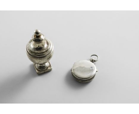 AN EARLY 19TH CENTURY SCANDINAVIAN SILVER HOVEDVANSAEG of vase form with a domed cover, ball finial and engraved foliate fest