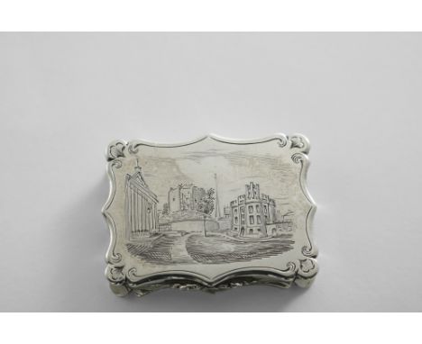 A RARE EARLY VICTORIAN ENGRAVED "CASTLETOP" VINAIGRETTE of shaped rectangular outline with a view of York,  featuring the Cou