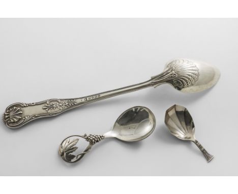A GEORGE IV QUEEN'S PATTERN BASTING SPOON with an oyster shell heel, crested, by Jonathan Hayne, London 1824, together with a
