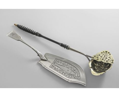 A LATE 18TH CENTURY PUNCH LADLE with a double tipped bowl, half covered with a decoratively pierced, gilt strainer, gilt inte