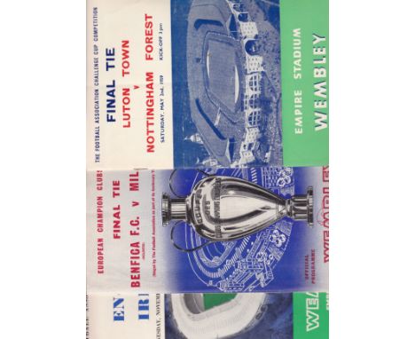 1950'S & 1960'S FOOTBALL PROGRAMMES       Approximately 120 programmes, the majority of which are 50's and 60s'. Includes 195