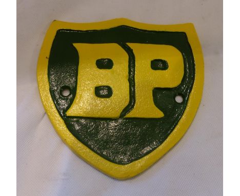 Cast iron BP shield, W: 80 mm. P&amp;P Group 1 (£14+VAT for the first lot and £1+VAT for subsequent lots) 