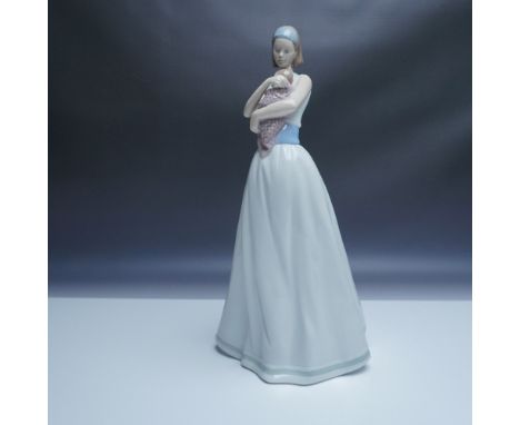 A heartwarming Nao by Lladro porcelain figurine, model number 1413, depicting a loving mother cradling her baby. This elegant