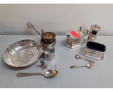 Small silver items comprising condiments and salt together with a wedding ornament in white metal and a silver coloured napki