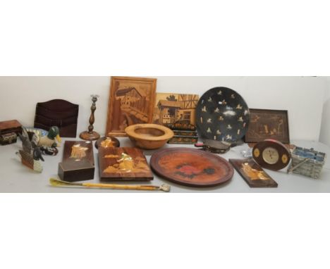 A mixed lot of treen to include wooden ducks, boxes, Indian wooden panels, shoe horn with a horse head handle, together with 