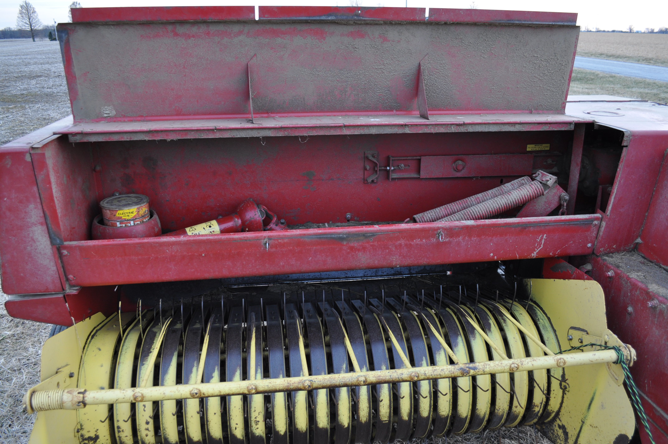 New Holland 315 square baler, wire tie, New knives and serviced by