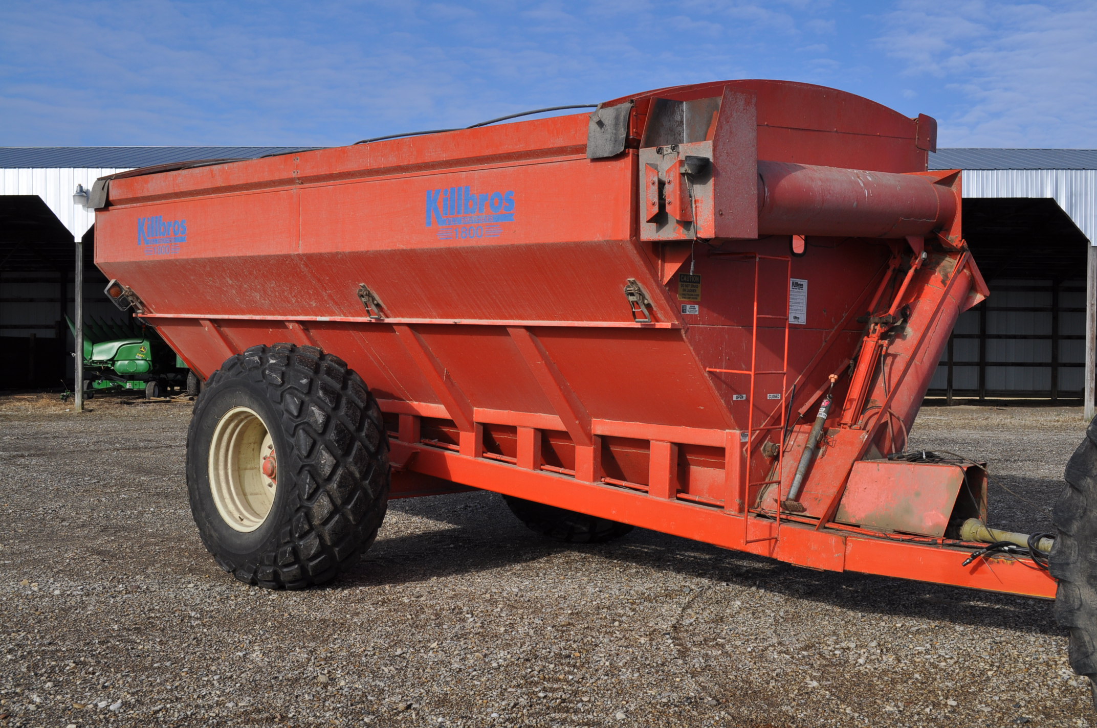 Killbros 1800 grain cart, dual auger, 30.5L32 diamond tires, roll tarp