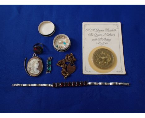 A HARDSTONE CAMEO together with other jewellery items including a fire opal ring 