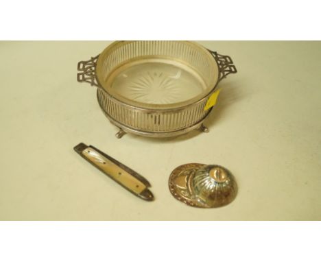 A silver jockey's cap caddy spoon, by W W, Sheffield 1988; together with a silver mounted glass butter dish; and a fruit knif