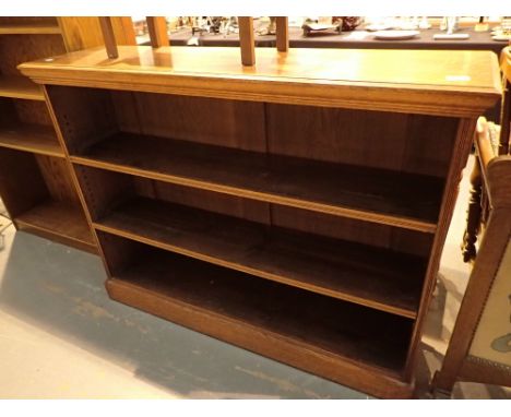 Oak three shelf bookcase 130 x 35 x 107 cm H