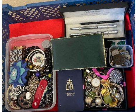 Collection of jewellery and other items to include: Stratton pen set and refill box, coins, enamel fish, box of dress rings, 