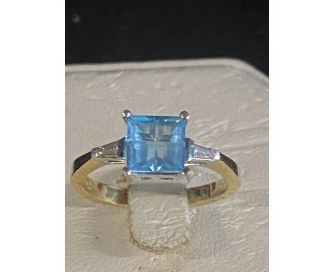 A 18ct gold ring with a large central Aquamarine stone 3.77g