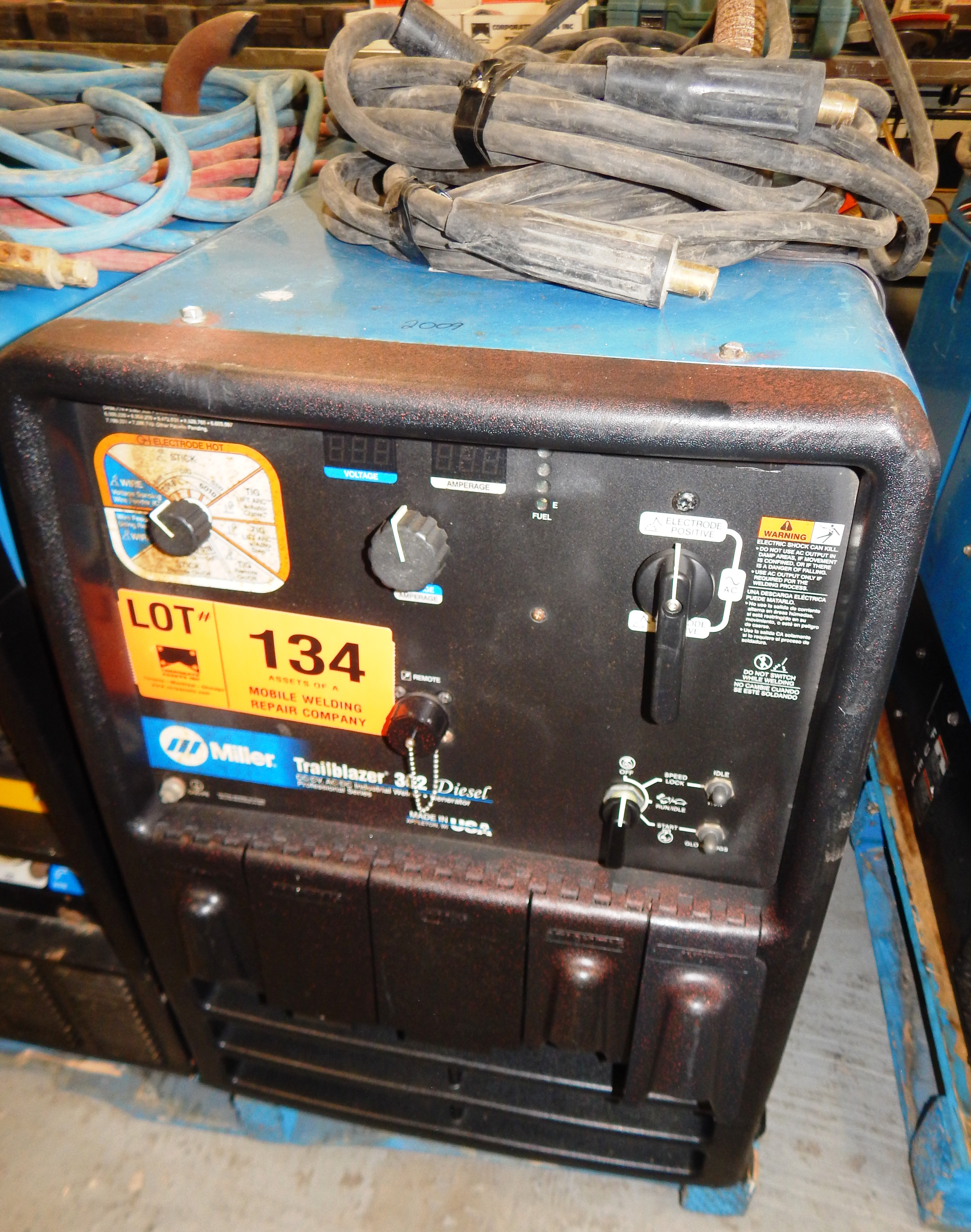 MILLER TRAILBLAZER 302 DIESEL WELDER GENERATOR S/N LK120285Q (CI)