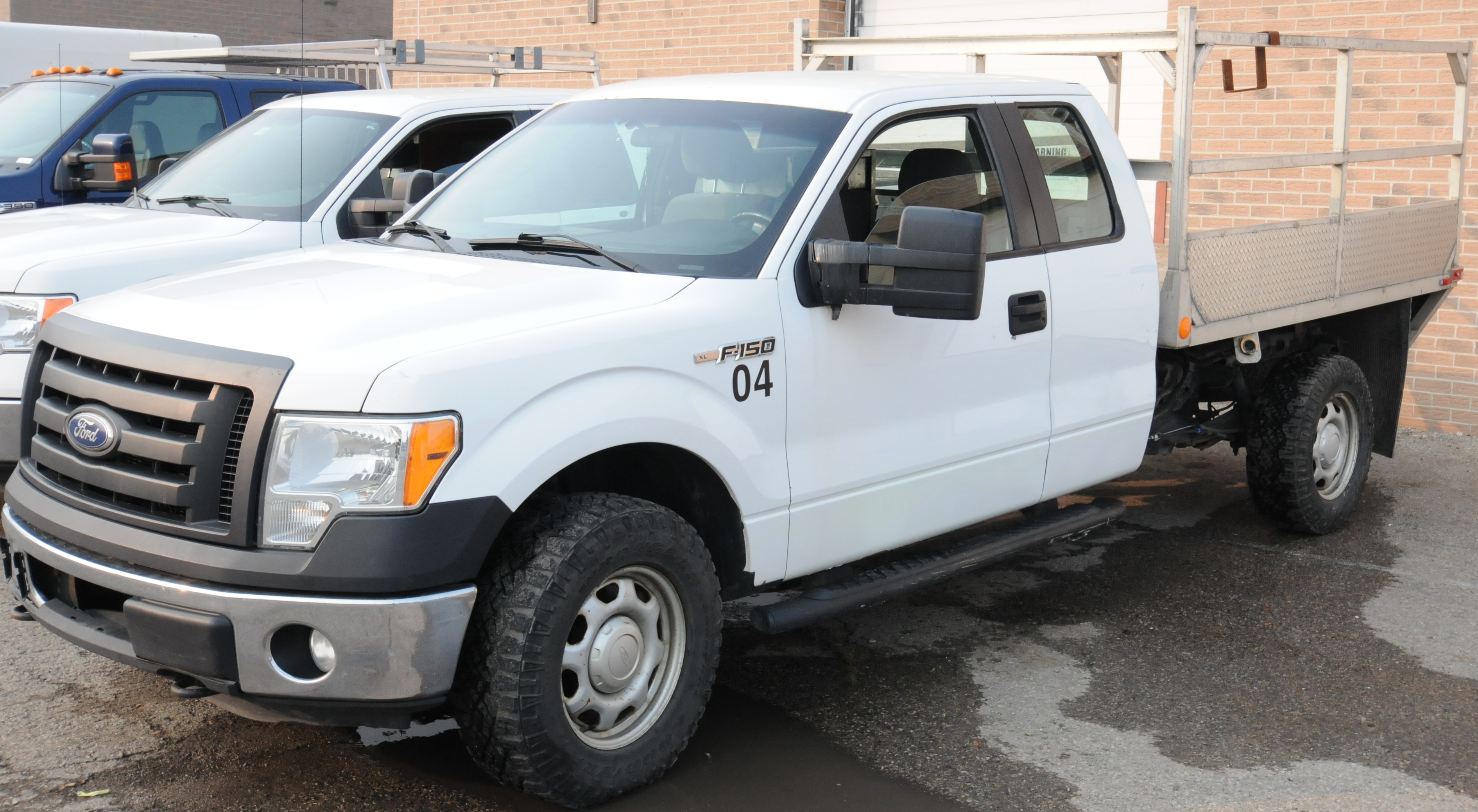 FORD (2011) F150 XL EXTENDED CAB FLATBED PICKUP TRUCK WITH 5.0L V8