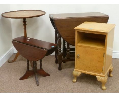 Early 20th century walnut pie crust occasional table on tripod base, small mahogany gate leg drop leaf table (W78cm), light w