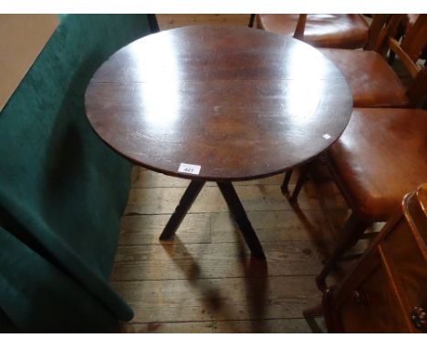 A mahogany circular table on tripod base (62cm diameter).