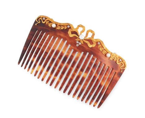 AN ANTIQUE PEARL, DIAMOND AND TORTOISESHELL HAIR COMB, 19TH CENTURY in high carat yellow gold, the carved body formed of tort