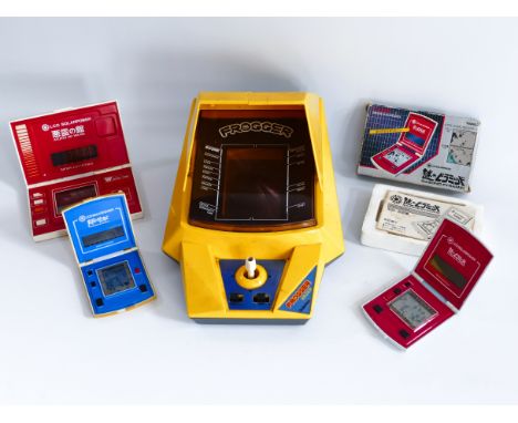 This is a lot of vintage handheld computer games made by BANDAI and GAKKEN. These were purchased in Japan in the 1980's. Unte
