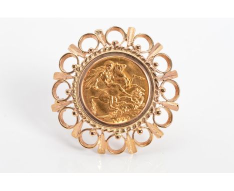 A SOVEREIGN COIN BROOCH, George V 1922, fitted with a modern open circular design 9ct brooch mount, pin and roller catch, mea