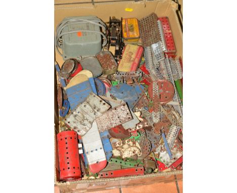 A QUANTITY OF UNBOXED AND ASSORTED MECCANO, pre war and early post war, includes a quantity of items from the Aeroplane Const