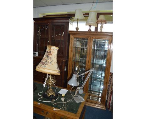 A 20TH CENTURY BRASS EWER STYLE TABLE LAMP on a black marble base with a shade together with three other table lamps (4)