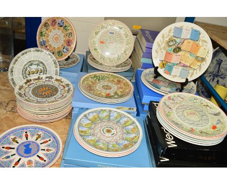 BOXED WEDGWOOD CALENDAR PLATES, to include set fine 'Country Gardens' 1991-1995, fine 'British Birds' 1986-1990, three Millen