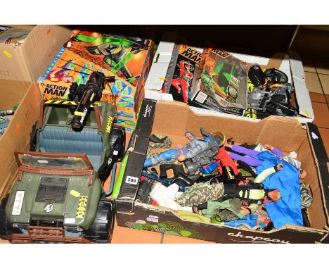 A QUANTITY OF BOXED AND UNBOXED MODERN HASBRO ACTION MAN FIGURES, CLOTHING, ACCESSORIES AND VEHICLES, to include boxed Heligu