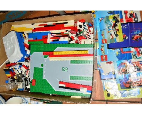 A QUANTITY OF UNBOXED AND ASSORTED LEGO, mixture of 1960's and 1990's items, to include Mercedes-Benz 220S car and garage, as