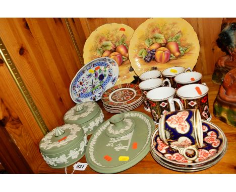 A GROUP OF CERAMICS, to include Wedgwood green jasperware, two Aynsley 'Orchard Gold' plates, diameter 26.5cm, Wileman breakf