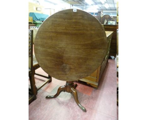 A 19th CENTURY CIRCULAR TOPPED MAHOGANY TRIPOD TABLE having a turned centre pillar to three decorative pad supports (faded to