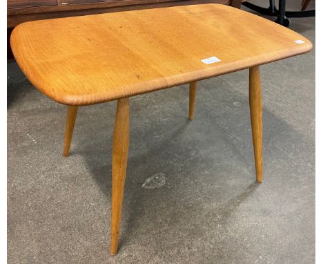An Ercol Blonde elm and beech Windsor coffee table 