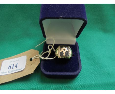 Heavy vintage Masonic gentleman's gold ring (Size R)
