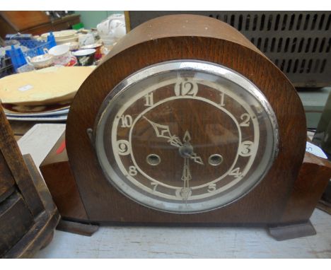 Circular dial mantel clock in domed oak case