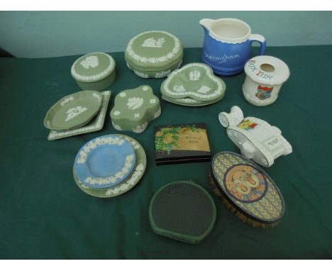 Collectors lot incl. 10 pieces of light green Wedgwood dressing tables pieces, Crestware tank (repaired), sel. of Robertson m