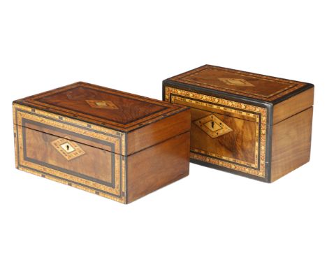 A VICTORIAN WALNUT AND PARQUETRY TEA CADDY C.1850-60 decorated with lozenges and feather banding, with a twin lidded interior