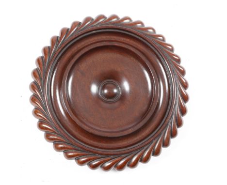 A LATE REGENCY SCOTTISH MAHOGANY WINE DECANTER COASTER ATTRIBUTED TO JAMES MEIN OF KELSO, C.1825-30 the dished top with a gad