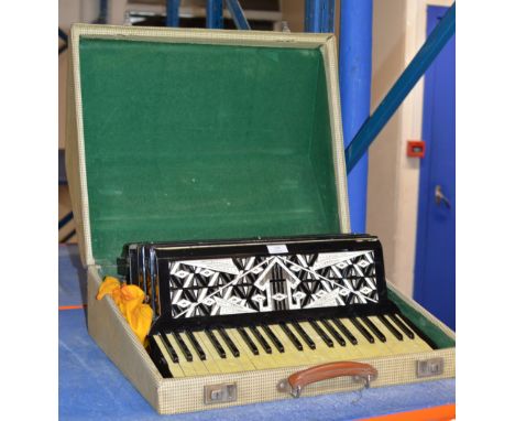 CALANTI ACCORDION WITH CARRY CASE     