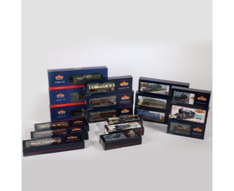 Collection of eighteen Bachmann '00' gauge model railway locomotives and rolling stock to include: 25 Ton Queen Mary Brake Va