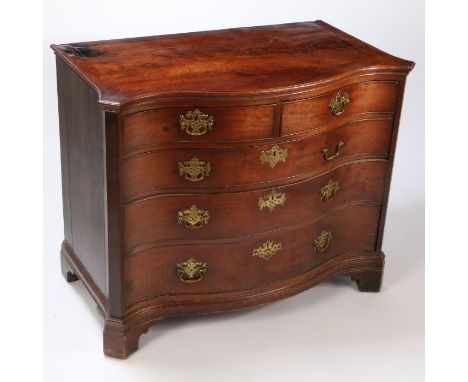 A Good George III mahogany serpentine chest of drawers, having a cross banded top above two short over three long graduating 