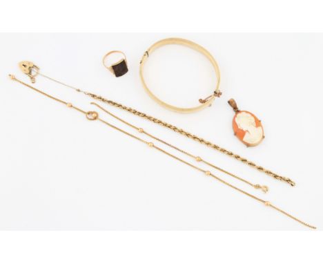 A lot to include a yellow metal fancy link bracelet with 9ct yellow gold heart padlock clasp, hallmarked Birmingham 1981, a y