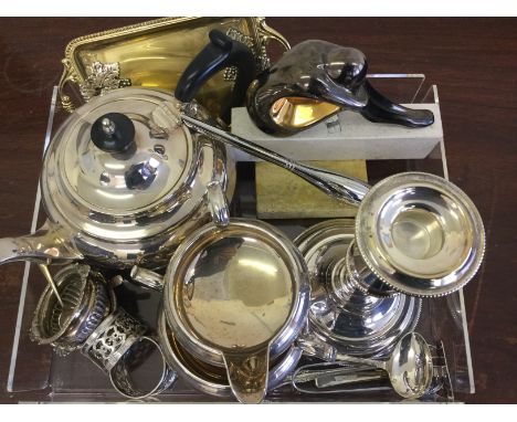 A lot to include a pair of Victorian silver salts, hallmarked London 1895 (rubbed), with a pair of condiment spoons, also hal