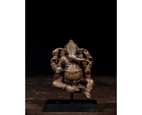 Dimensions: Height 9 cm Wide 6,5 cm Depth 3,5 cm without baseWeight: 690,2 grams with base Early seated hinduist copper alloy